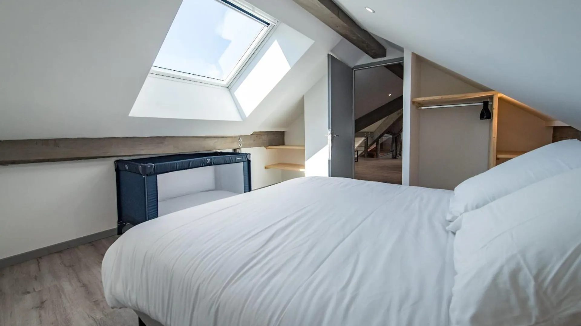 Duplex in Albiez-Montrond with terrace Otel Daire