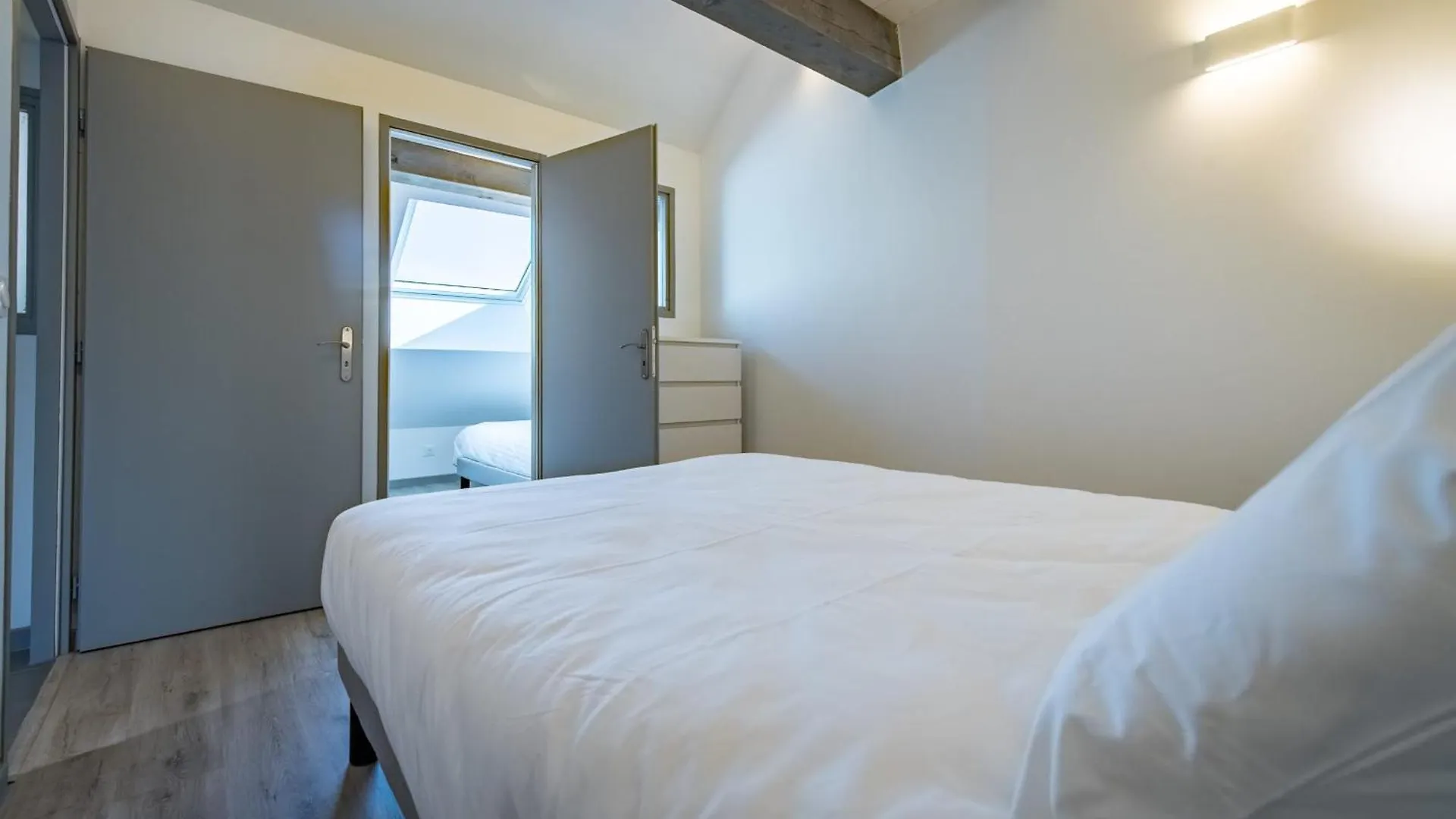 Duplex in Albiez-Montrond with terrace Otel 0*,