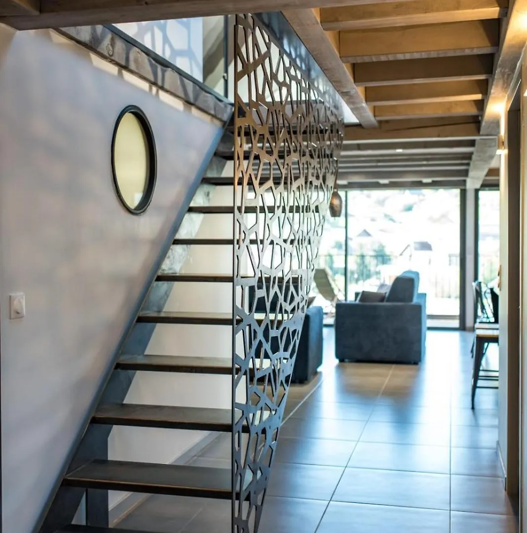 Daire Duplex in Albiez-Montrond with terrace Otel