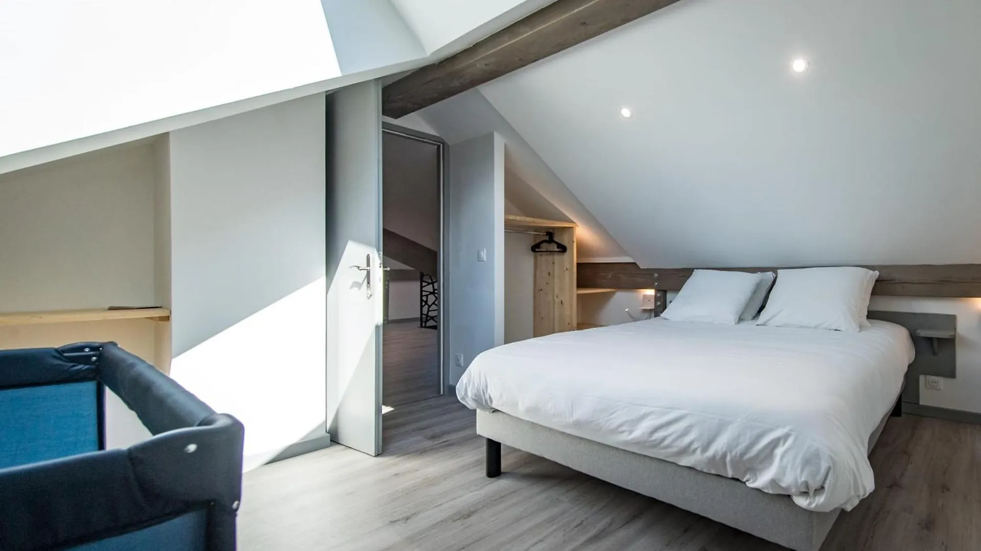 Duplex in Albiez-Montrond with terrace Otel