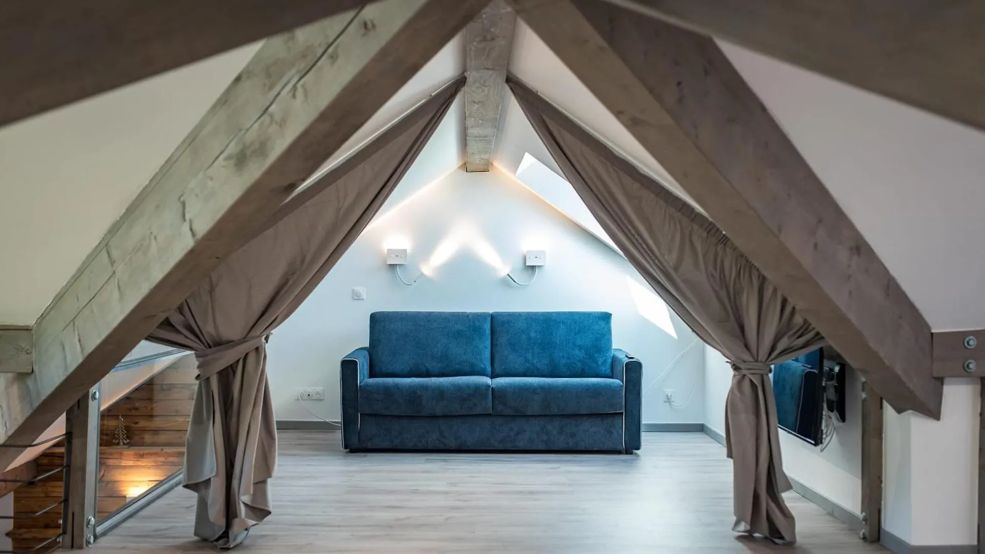 Daire Duplex in Albiez-Montrond with terrace Otel