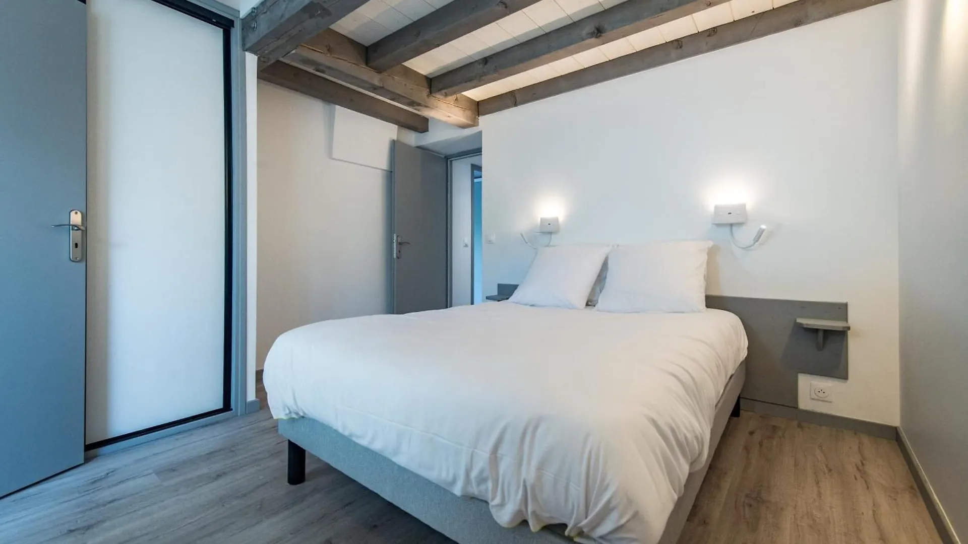 Duplex in Albiez-Montrond with terrace Otel 0*,