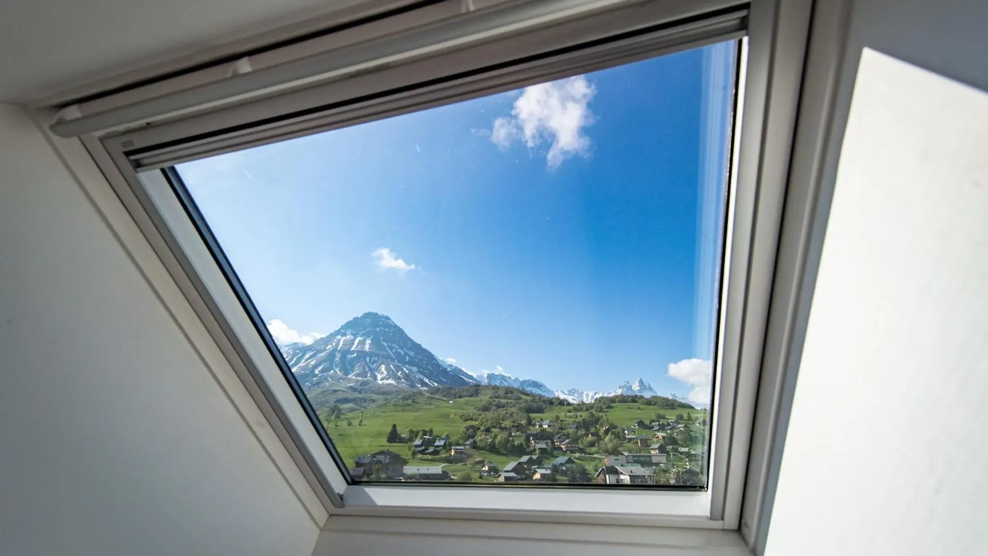 Duplex in Albiez-Montrond with terrace Otel 0*,  Fransa