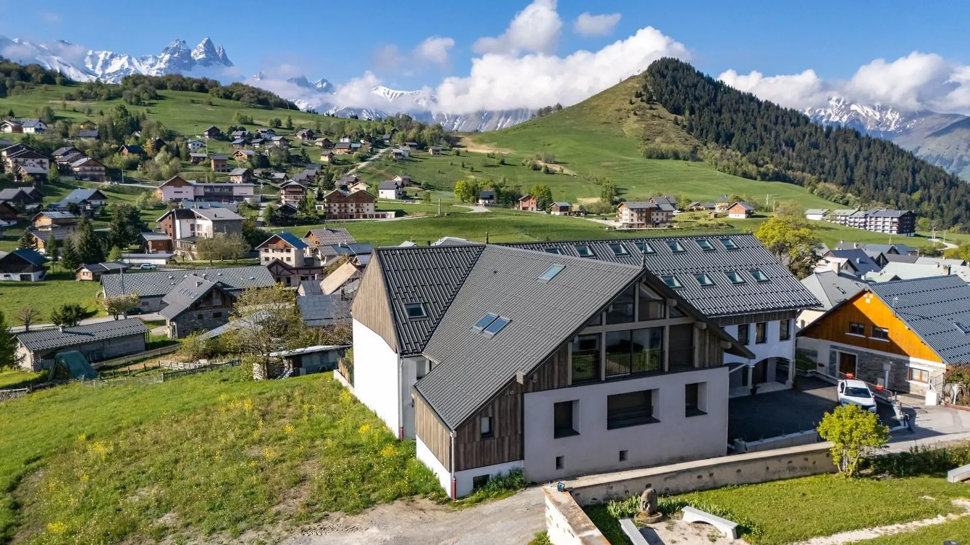 Duplex in Albiez-Montrond with terrace Otel