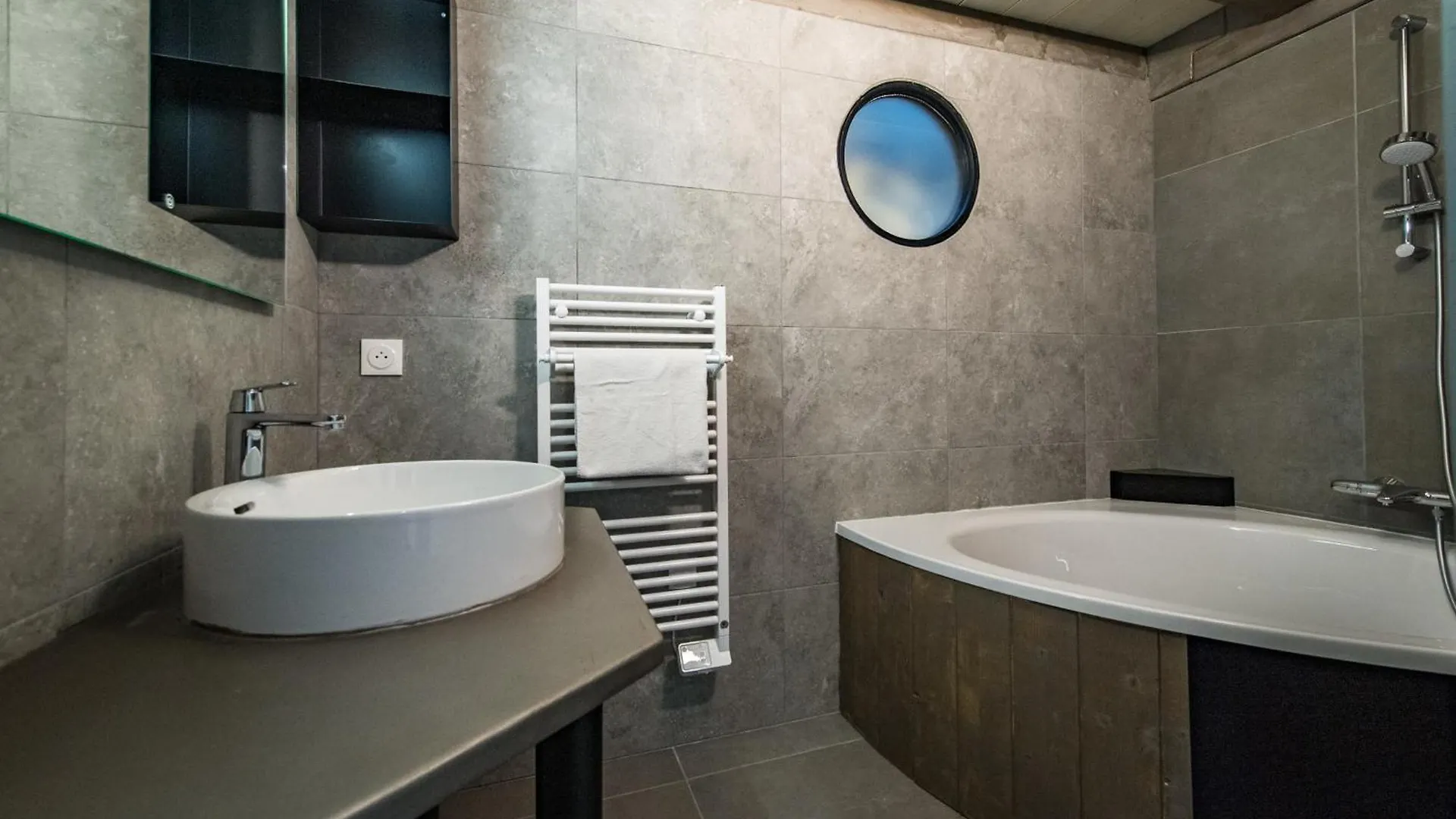Daire Duplex in Albiez-Montrond with terrace Otel