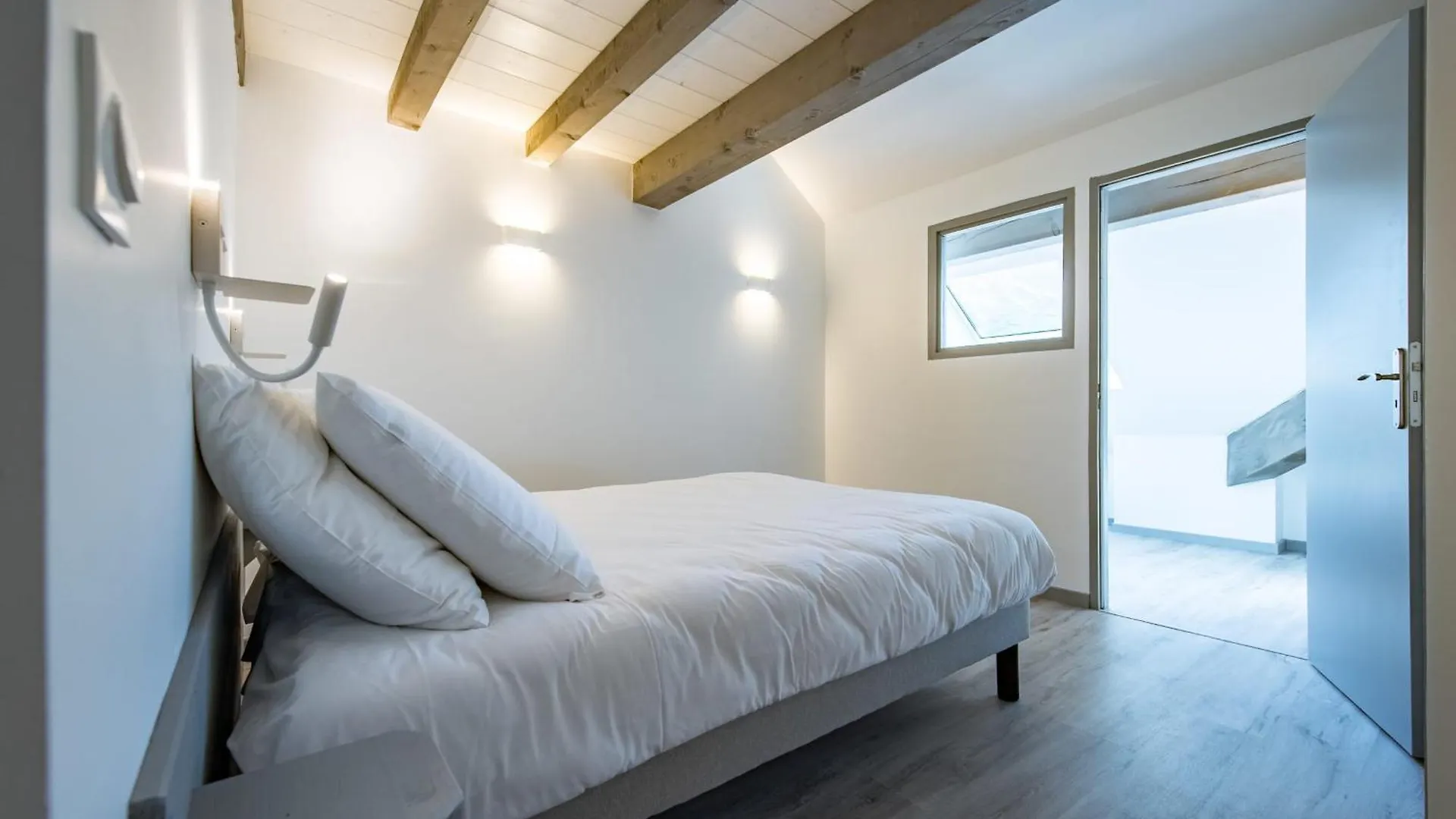 Duplex in Albiez-Montrond with terrace Otel Daire