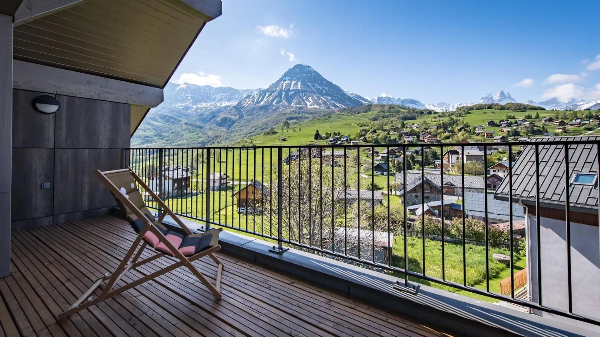 Duplex in Albiez-Montrond with terrace Otel Fransa