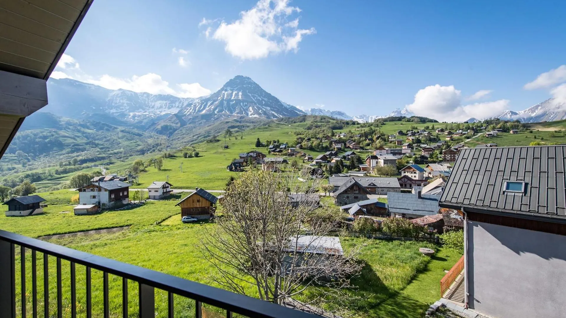 Duplex in Albiez-Montrond with terrace Otel Daire