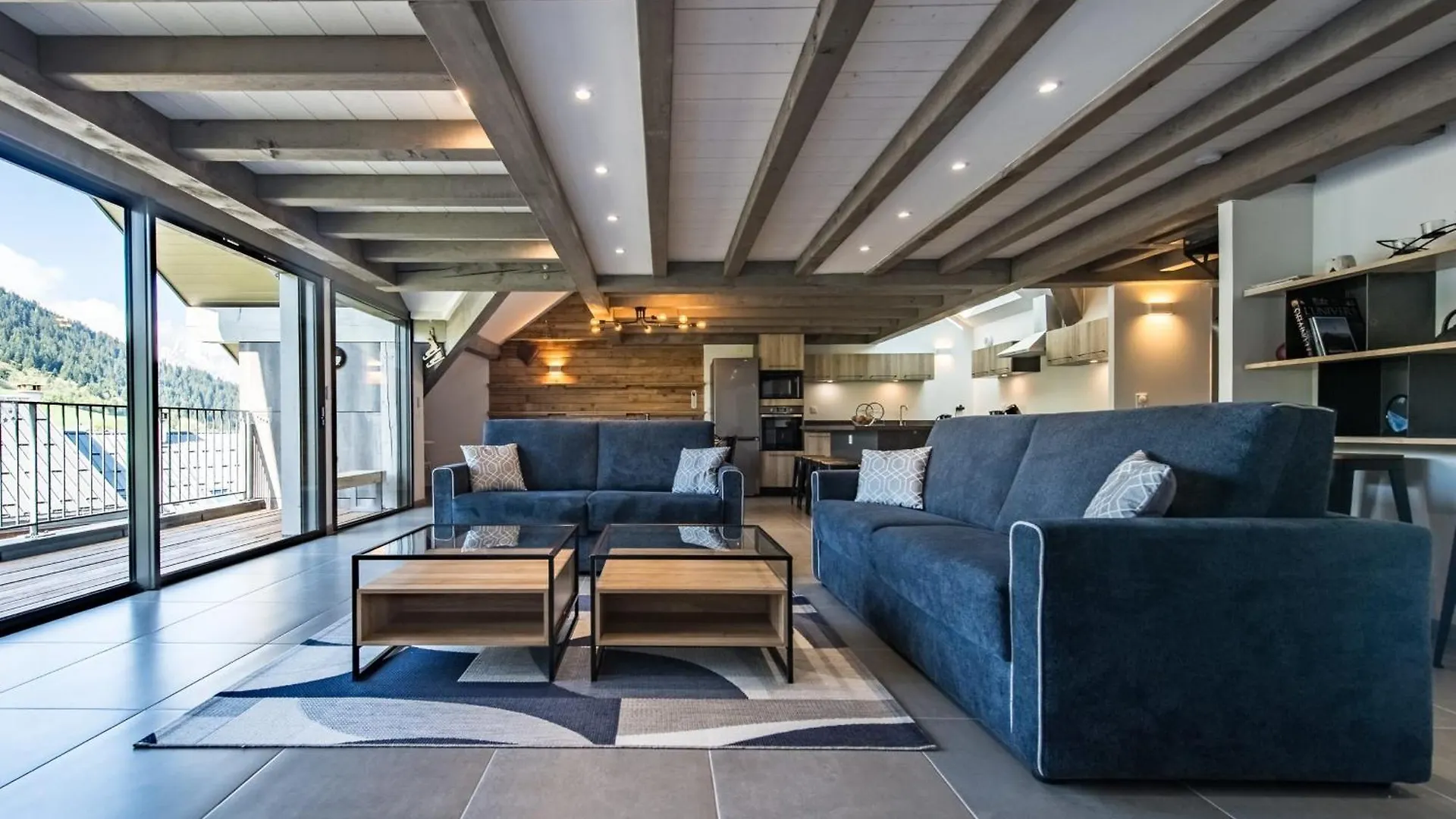 Duplex in Albiez-Montrond with terrace Otel 0*,